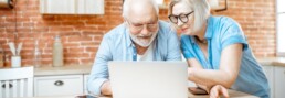CF Benefits Of ER Image | an elderly couple using a laptop computer